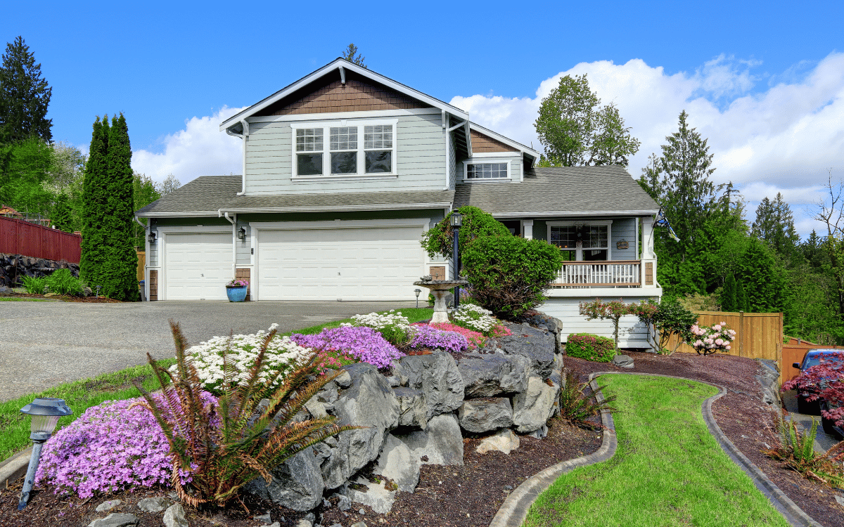 Simple Ways to Add Curb Appeal to Your Home Before Selling